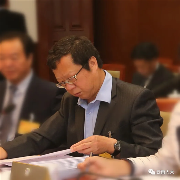 【审议现场】省人大常委会委员分组审议关于学习宣传和实施民法典的决定(草案)_云南人大网
