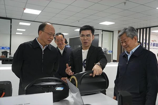 省人大常委会调研组到德宏州调研