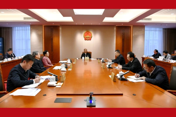 省人大常委会党组理论学习中心组举行集中学习强调 领悟思想伟力 丰富全过程人民民主的人大实践