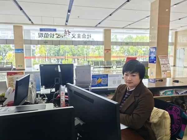 李海燕：让发展温度直抵民心丨代表风采