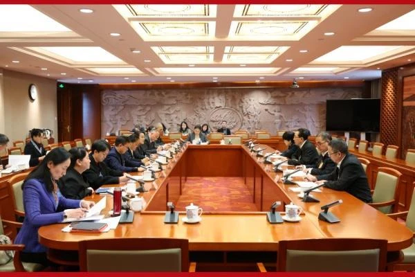 省人大常委会召开列席代表座谈会