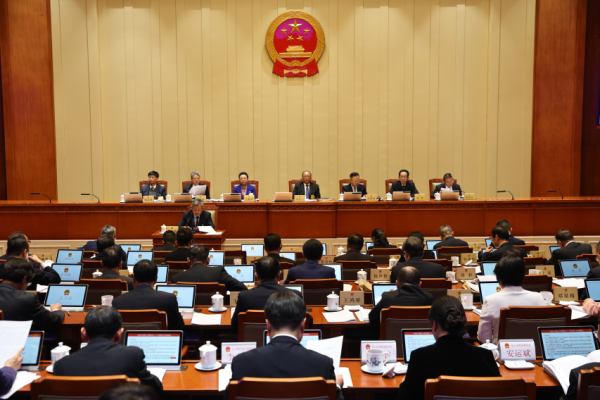 省十四届人大常委会第二十一次会议在昆明召开