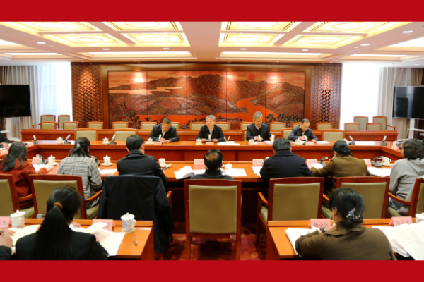 在滇全国人大代表集中研读讨论三部法律草案