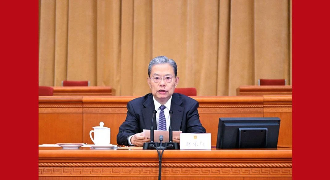 十四届全国人大四次会议举行预备会议 选举产生大会主席团和秘书长 表决通过大会议程