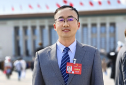 全国人大代表满有能：为工友谋权益 为工友当模范 | 代表风采