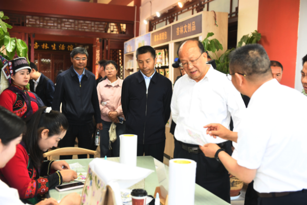 省人大常委会调研组到昆明市调研