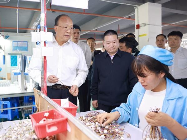 省人大常委会调研组到曲靖市会泽县调研