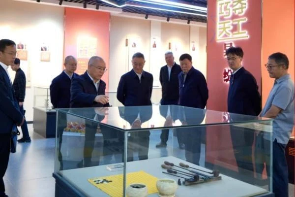 省人大常委会调研组在昆明市开展工作调研