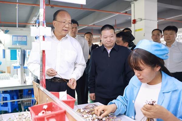 省人大常委会调研组到曲靖市会泽县调研