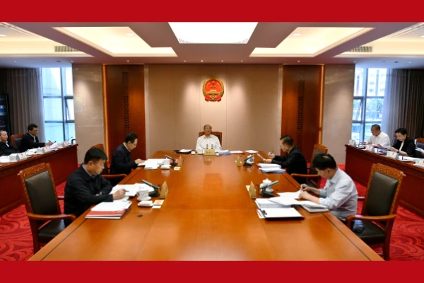 省人大常委会召开主任会议