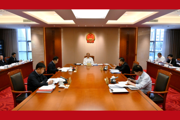 省人大常委会召开主任会议