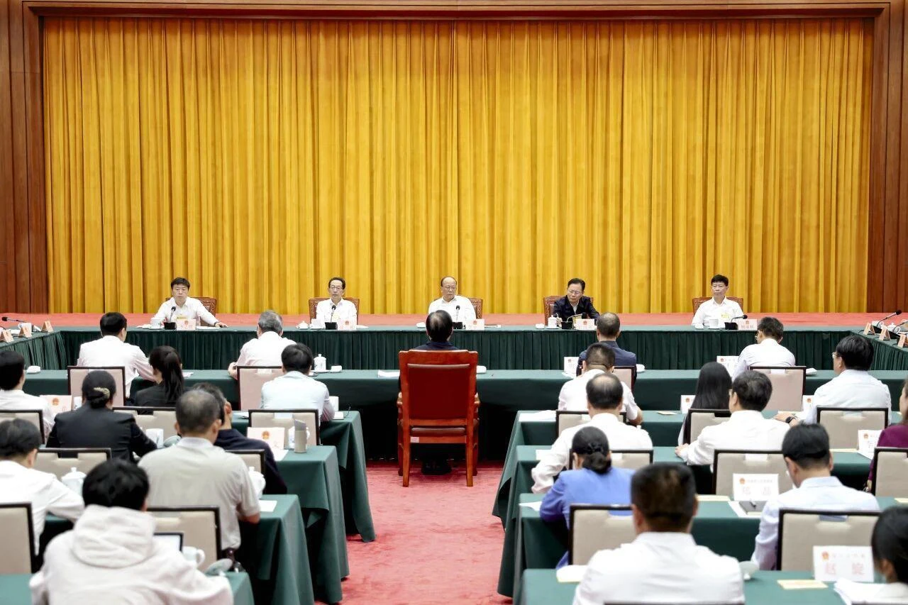 省人大常委会举行联组会议开展专题询问 补齐短板 推动职业教育高质量发展