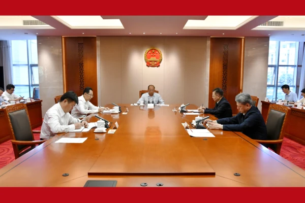 省人大常委会党组理论学习中心组举行集中学习 以正确政绩观引领开创人大工作新局面
