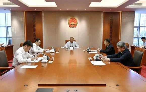 省人大常委会党组理论学习中心组举行集中学习 以正确政绩观引领开创人大工作新局面