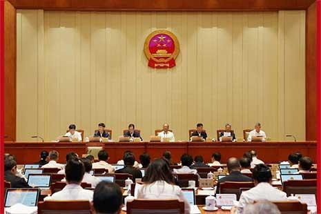省十四届人大常委会第二十四次会议在昆召开