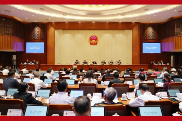 省十四届人大常委会第二十四次会议闭幕