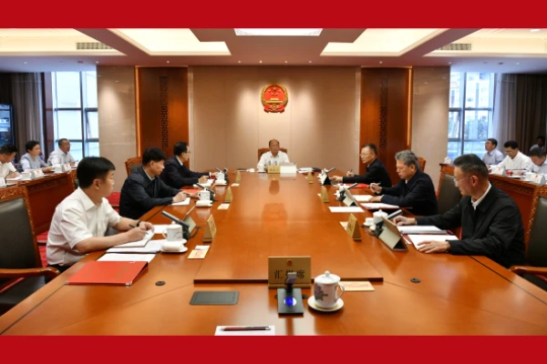 省人大常委会召开党组扩大会议