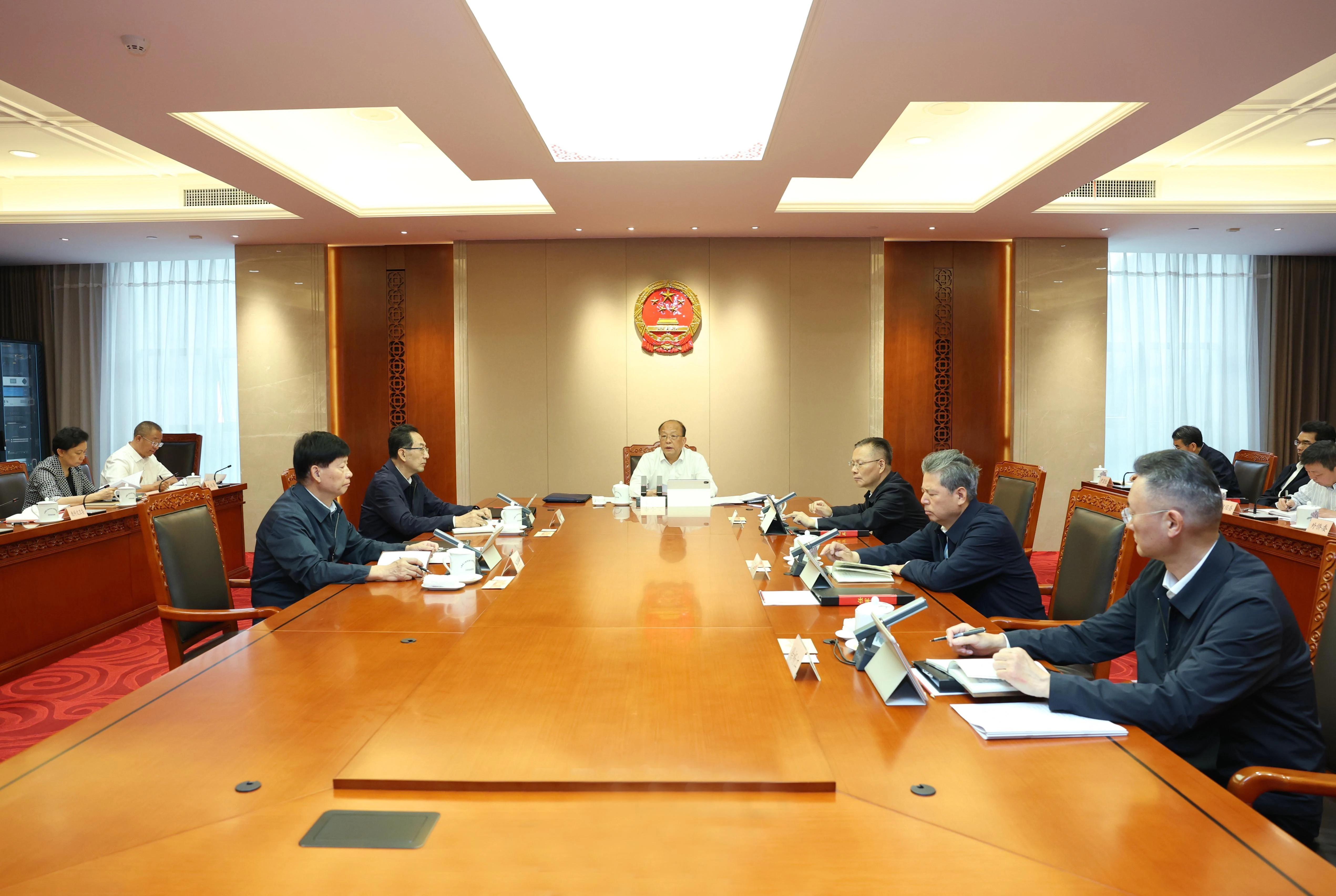 省人大常委会党组扩大会议强调 巩固拓展学习教育成果 以正确政绩观引领人大工作高质量发展