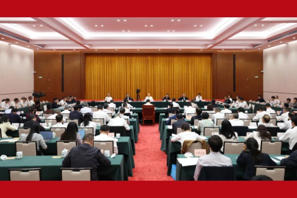 省人大常委会举行联组会议开展专题询问 以问促改 助推资源经济提质增效