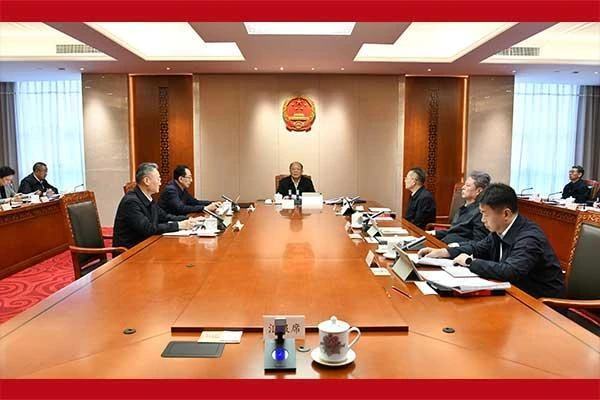 省人大常委会党组召开扩大会议